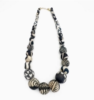 Opvallende damesketting met kralen, Ave