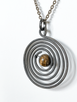 Ketting met spiraalhanger en natuursteen Lise
