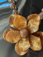 Unieke kralenketting met bloem Amara