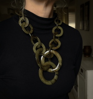 Grote olijfgroene schakelketting Aveline