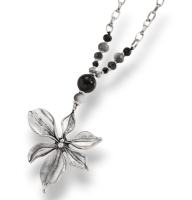 Ketting met bloemhanger en zilverkleurige accenten Flora